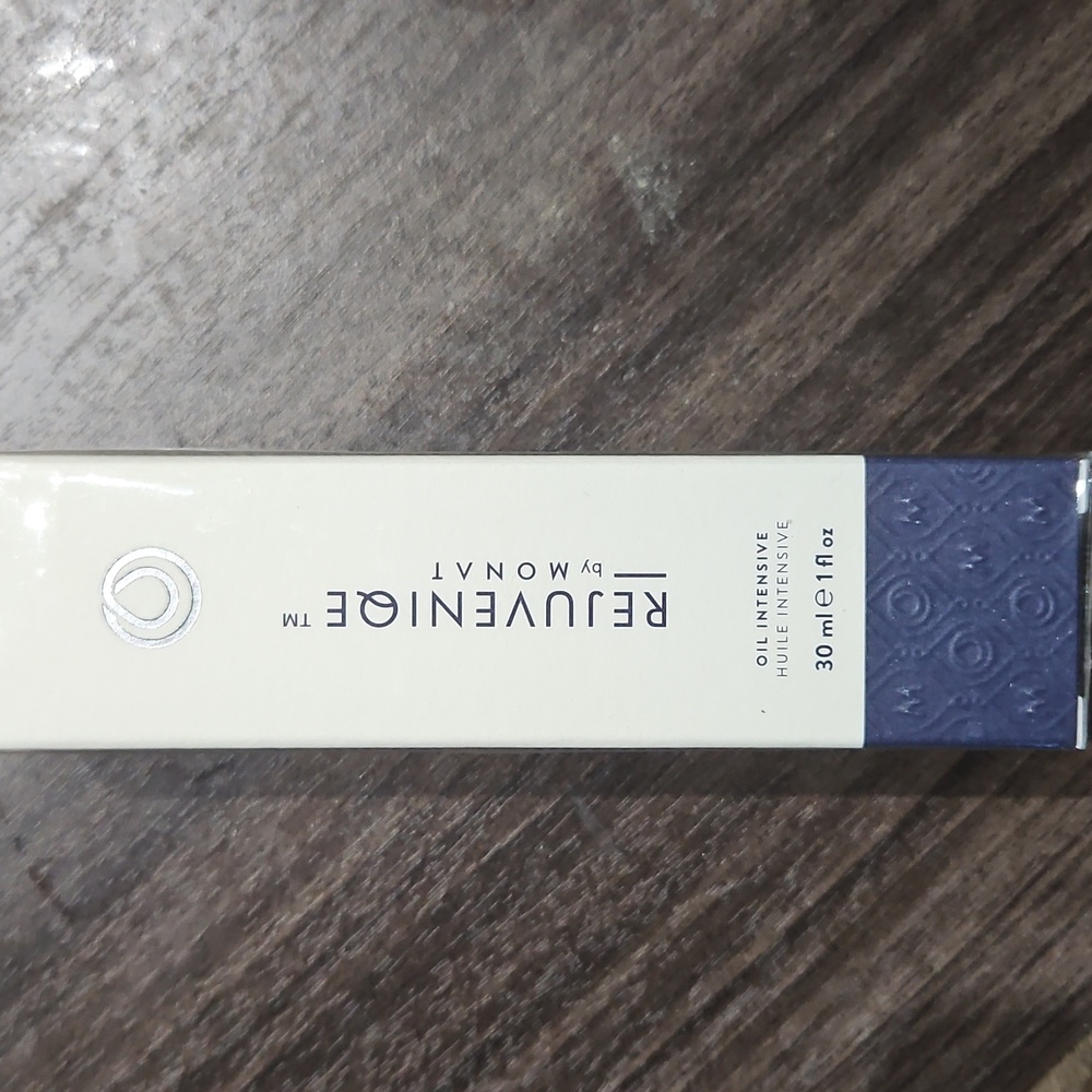 Monat rejuvenique hair oil